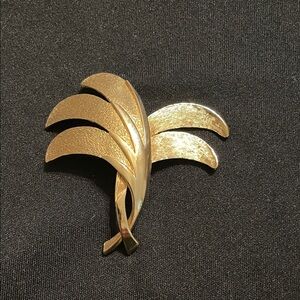 Pastelli Signed Gold Spray Leaf Brooch